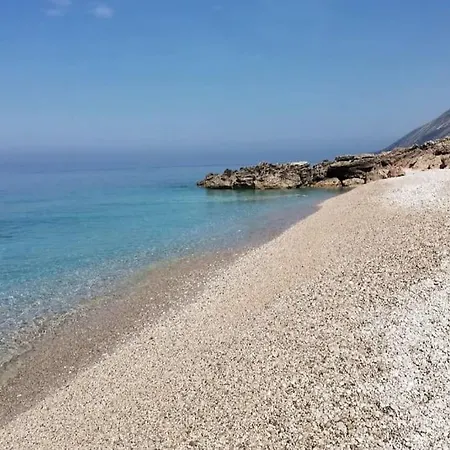 Сasa de vacaciones Holliday 200m From The At White Rocks, *