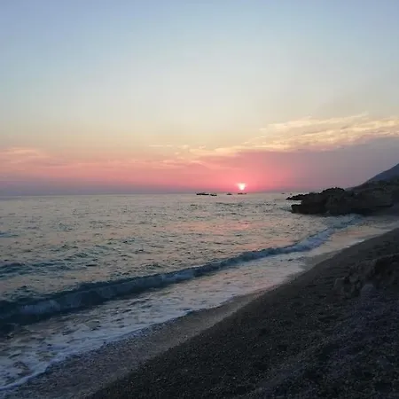 Holliday 200m From The At White Rocks, * דרמי