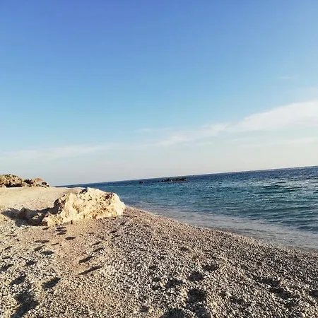 Holliday 200m From The At White Rocks, בית נופש דרמי