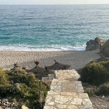 בית נופש Holliday 200m From The At White Rocks, *