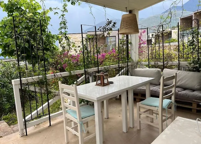 Holliday 200m From The At White Rocks, Casa de Férias Dhërmi
